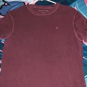 marrón colored shirt